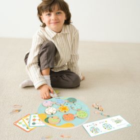 CLASSIC-WORLD-Lotus-Leaf-Sensory-Game-Match-Shapes-and-Colors-2