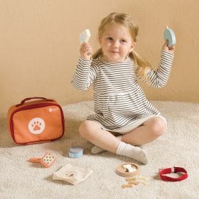 CLASSIC-WORLD-Portable-Care-Kit-Caring-for-Our-Pets-Veterinarian-1