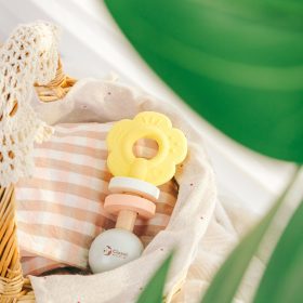 CLASSIC-WORLD-Wooden-Pastel-Rattle-Teether-2in1-Flower-0-3