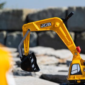 FALK-JCB-DIGGER-Excavator-Rotating-Yellow-Moving-Bucket-From-3-Years-1