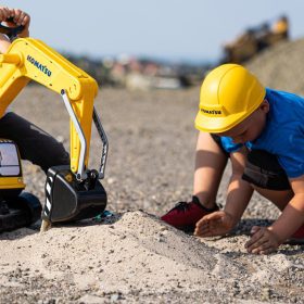 FALK-Komatsu-Excavator-Rotating-Shovel-Helmet-2