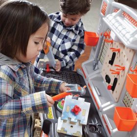STEP2-Large-Workshop-for-Children-DIY-Corner-Light-45-Accessories-2