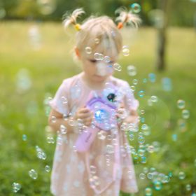 WOOPIE-Astronaut-Bubble-Machine-Pink-3