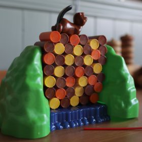 WOOPIE-Falling-Beaver-Dam-Arcade-Game-3