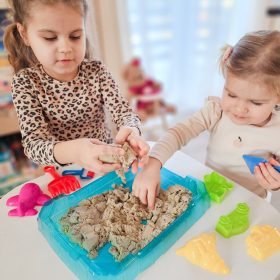 WOOPIE-Kinetic-Sand-0.5-kg-Table-Set-with-Molds-1
